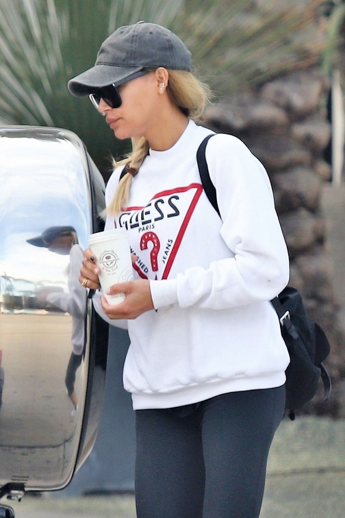 naya-rivera-out-shopping-for-furniture-in-west-hollywood-01-29-2019-9.jpg